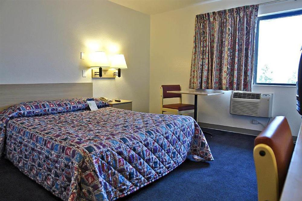 Americas Best Value Inn East Peoria Bilik gambar